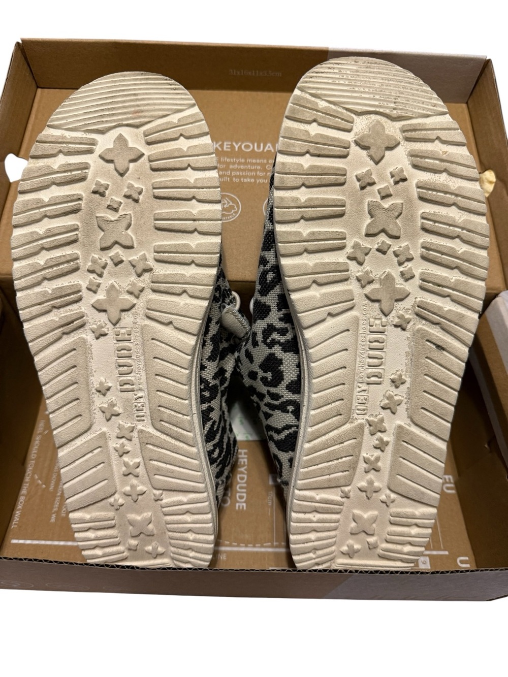 Hey Dude Wendy - Woven Cheetah Grey Shoes - Women’s Size 9 - Picture 2 of 4